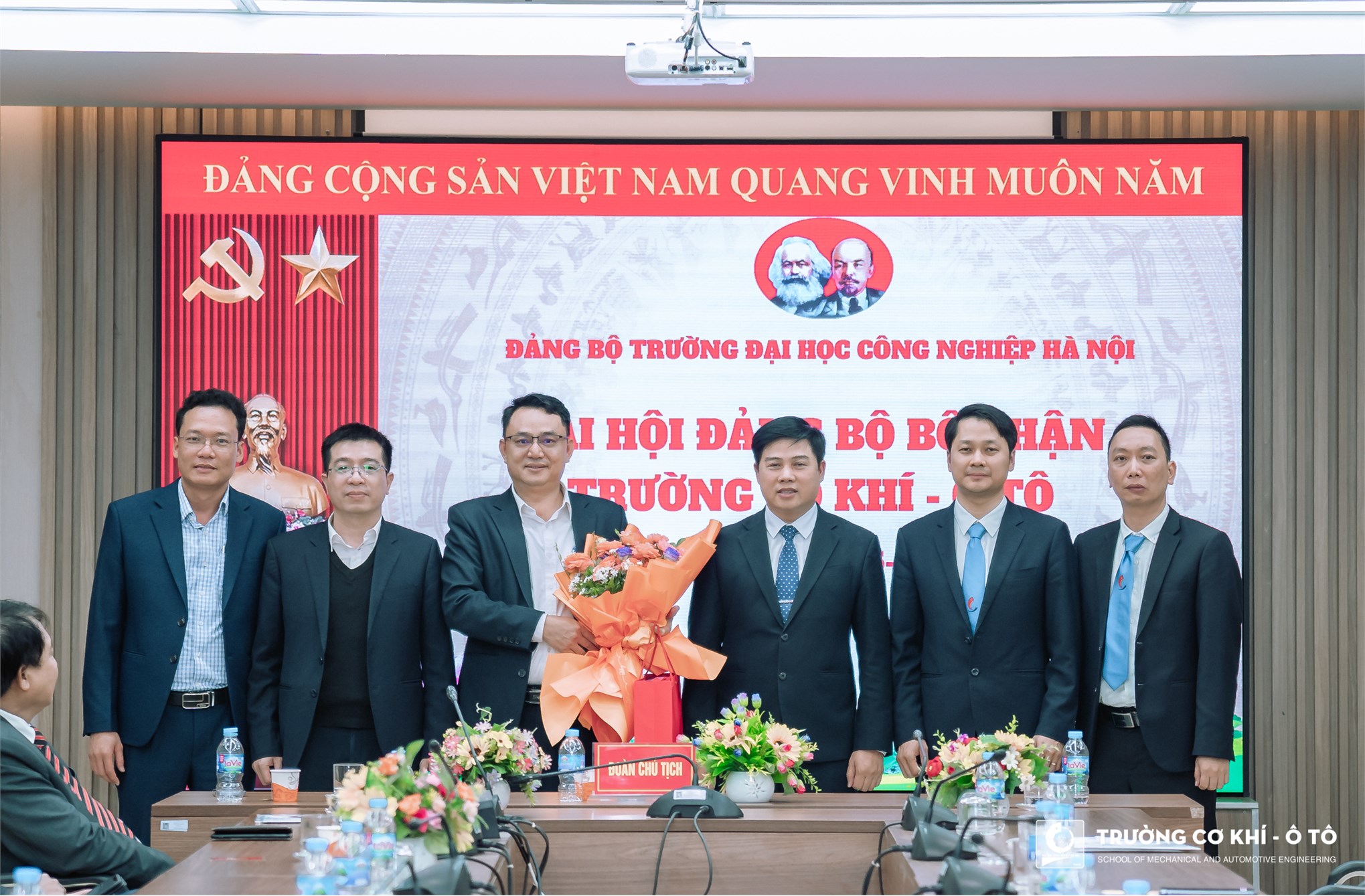 Đại hội đại biểu Đảng bộ Bộ phận Trường Cơ khí – Ô tô nhiệm kỳ 2025 – 2030: Phát huy truyền thống, đổi mới tư duy, sáng tạo, tiên phong Đào tạo chất lượng cao - Nghiên cứu khoa học - Hợp tác quốc tế