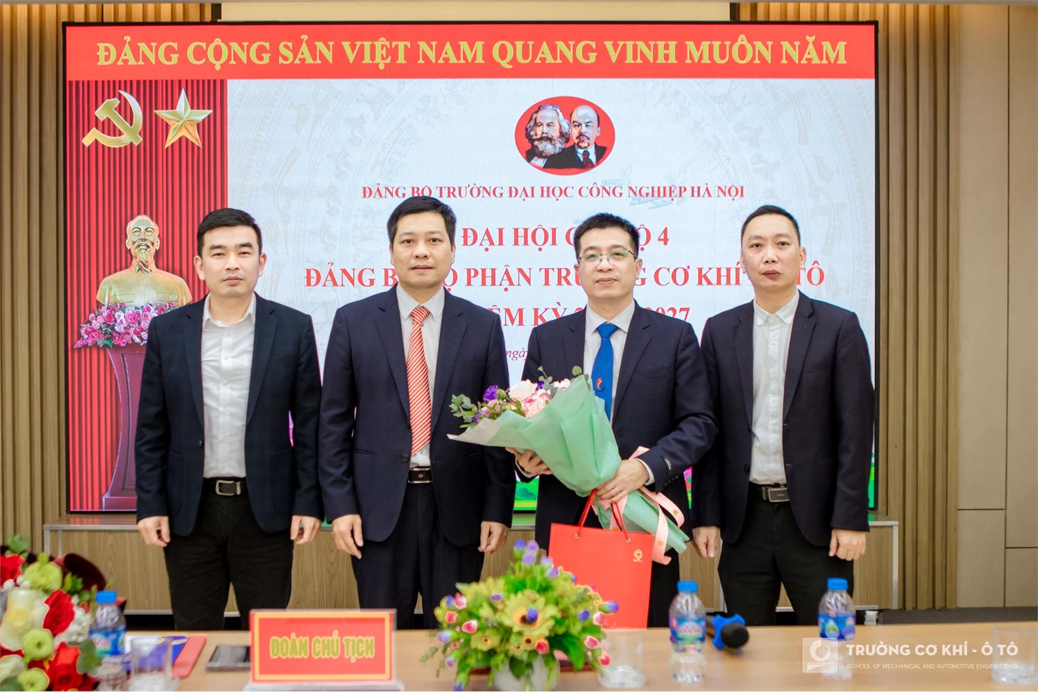 Đại hội đại biểu Đảng bộ Bộ phận Trường Cơ khí – Ô tô nhiệm kỳ 2025 – 2030: Phát huy truyền thống, đổi mới tư duy, sáng tạo, tiên phong Đào tạo chất lượng cao - Nghiên cứu khoa học - Hợp tác quốc tế