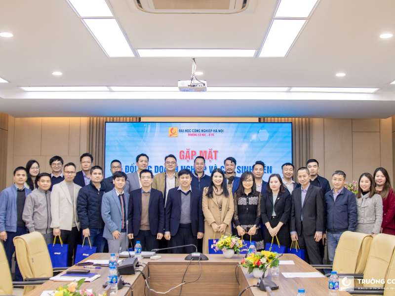 Meeting to show gratitude to business partners and alumni of the School of Mechanical and Automotive Engineering