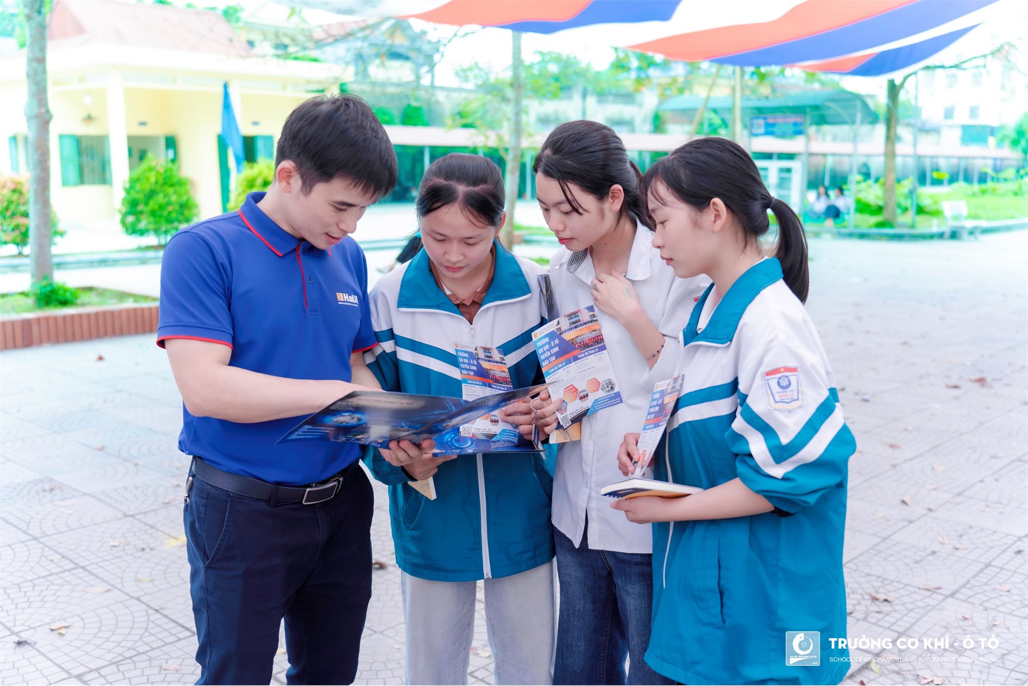 School of Mechanical and Automotive Engineering, Hanoi University of Industry: Nurturing scientific and technological passions for students of Nam Ly High School, Ha Nam