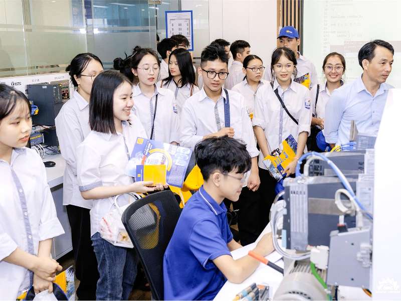 Cơ hội nghề nghiệp rộng mở với chương trình đào tạo bằng tiếng Anh: Công nghệ kỹ thuật Cơ khí và Công nghệ kỹ thuật Ô tô tại Trường Cơ khí – Ô tô, HaUI