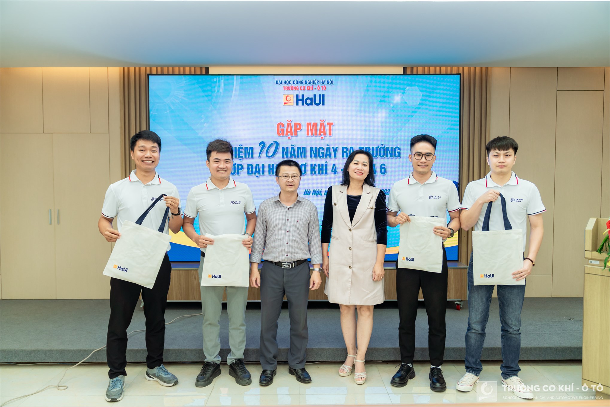 Cựu sinh viên lớp đại học CK4-K6 Trường Cơ khí - Ô tô - 10 năm ngày trở về