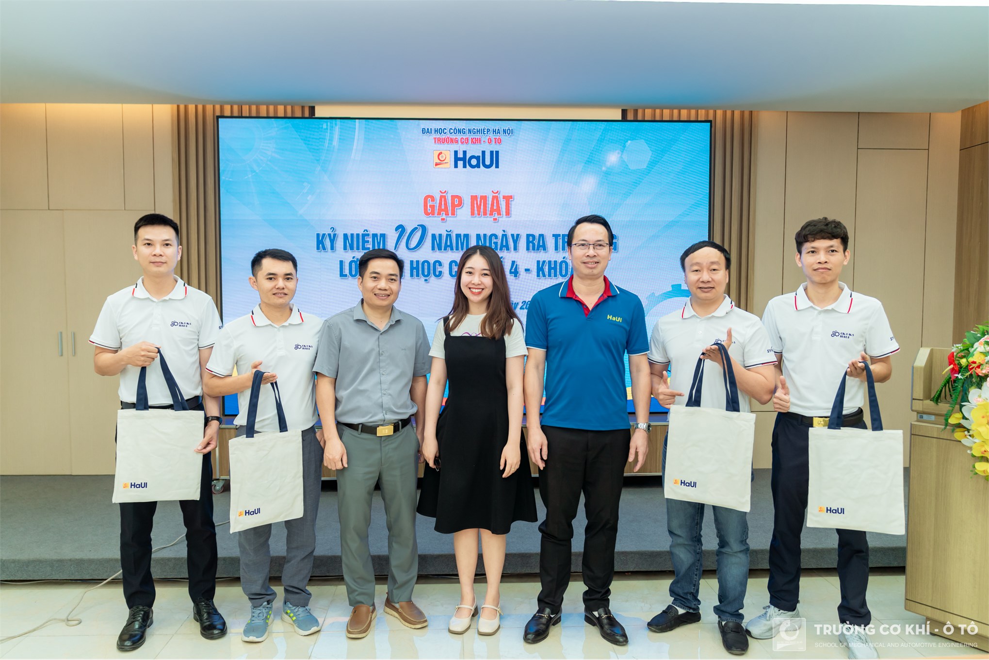 Cựu sinh viên lớp đại học CK4-K6 Trường Cơ khí - Ô tô - 10 năm ngày trở về