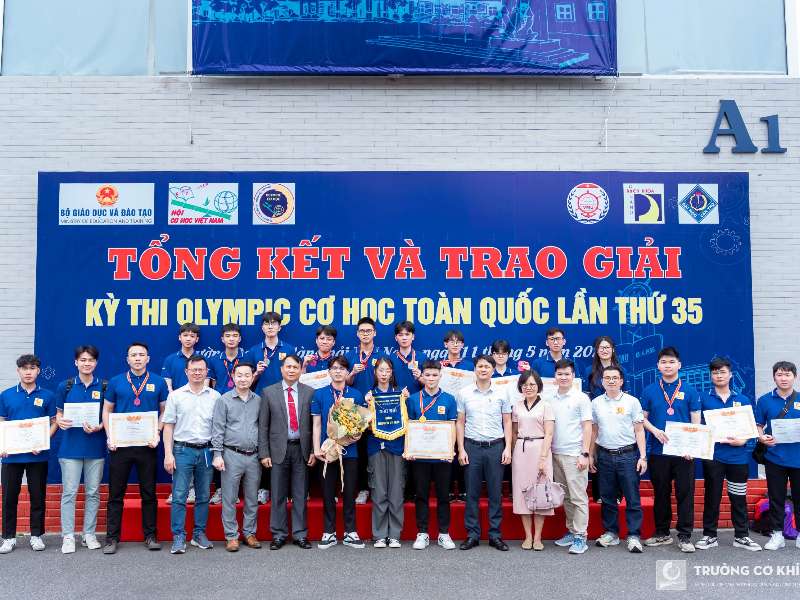 Sinh viên Trường Cơ khí - Ô tô bứt phá tại Olympic Cơ học toàn quốc lần thứ 35 với 1 giải Nhì đồng đội, 26 giải cá nhân trong đó 1 giải Nhất danh giá