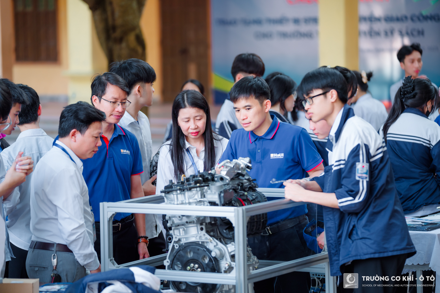 Mang giáo dục STEM đến với Trường THPT Nguyễn Sỹ Sách (Nghệ An), Trường Cơ khí - Ô tô tiếp tục hành trình ươm mầm tri thức