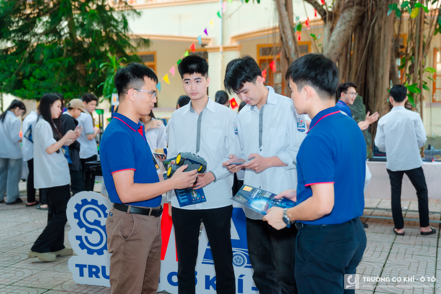 Mang giáo dục STEM đến với Trường THPT Nguyễn Sỹ Sách (Nghệ An), Trường Cơ khí - Ô tô tiếp tục hành trình ươm mầm tri thức