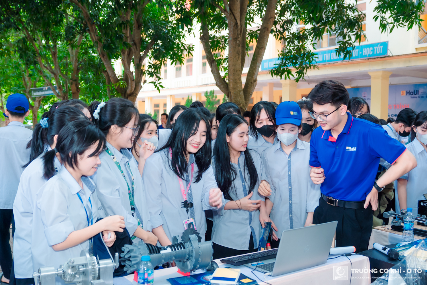 Mang giáo dục STEM đến với Trường THPT Nguyễn Sỹ Sách (Nghệ An), Trường Cơ khí - Ô tô tiếp tục hành trình ươm mầm tri thức