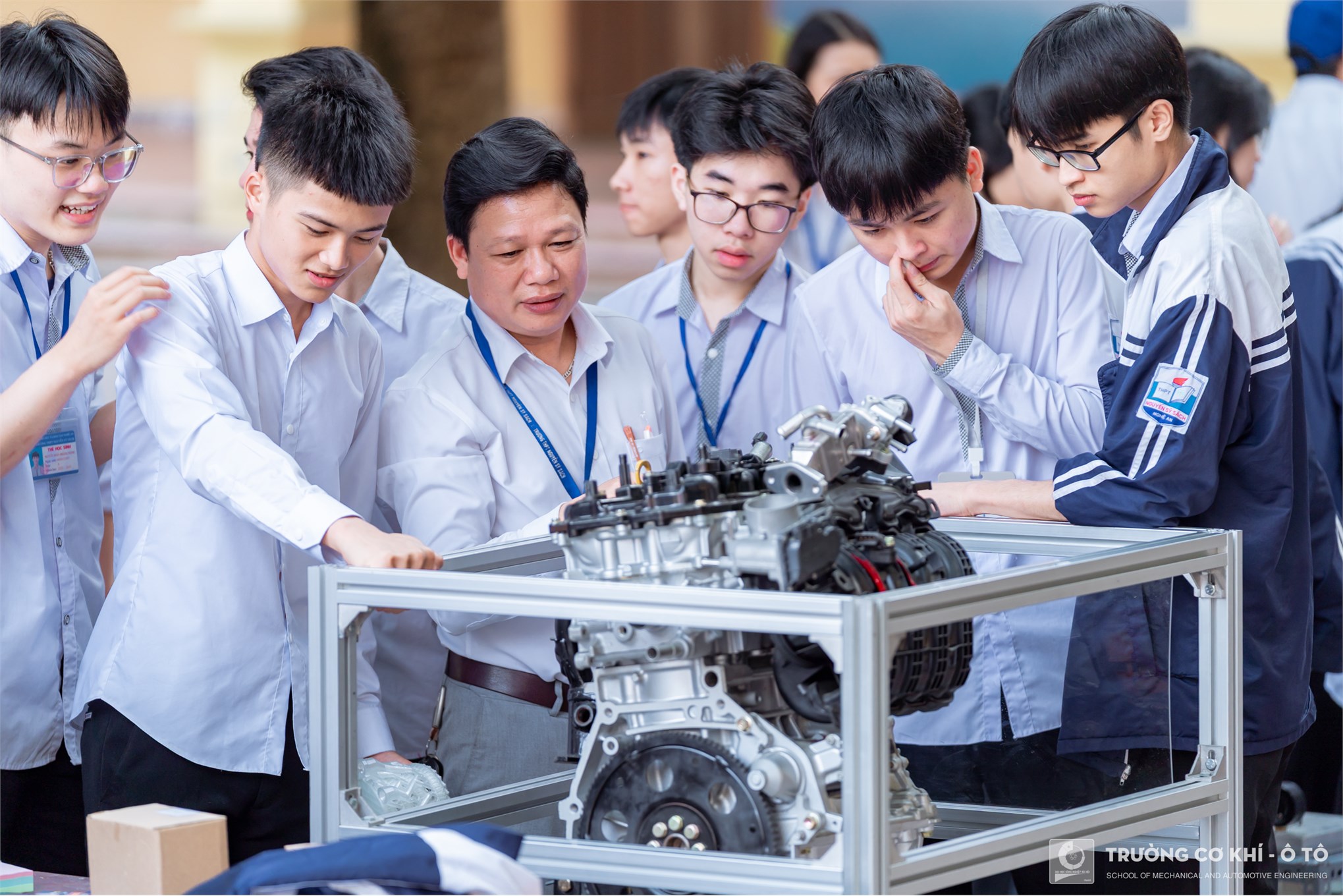 Mang giáo dục STEM đến với Trường THPT Nguyễn Sỹ Sách (Nghệ An), Trường Cơ khí - Ô tô tiếp tục hành trình ươm mầm tri thức