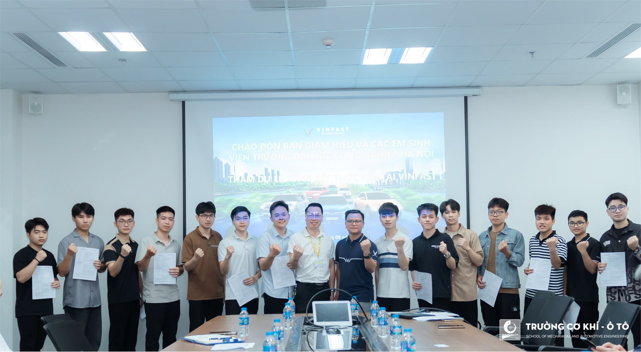 Chuyến tham quan thực tế VinFast: Tổng kết thực tập, Trao cơ hội nghề nghiệp và Đẩy mạnh hợp tác đào tạo