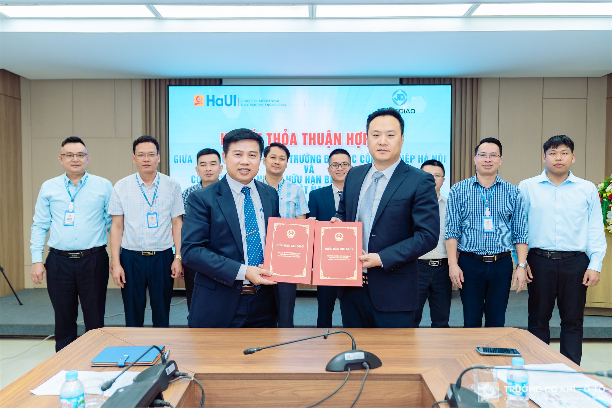 Trường Cơ khí – Ô tô ký biên bản thỏa thuận hợp tác với công ty TNHH Beijing Jingdiao Group Việt Nam