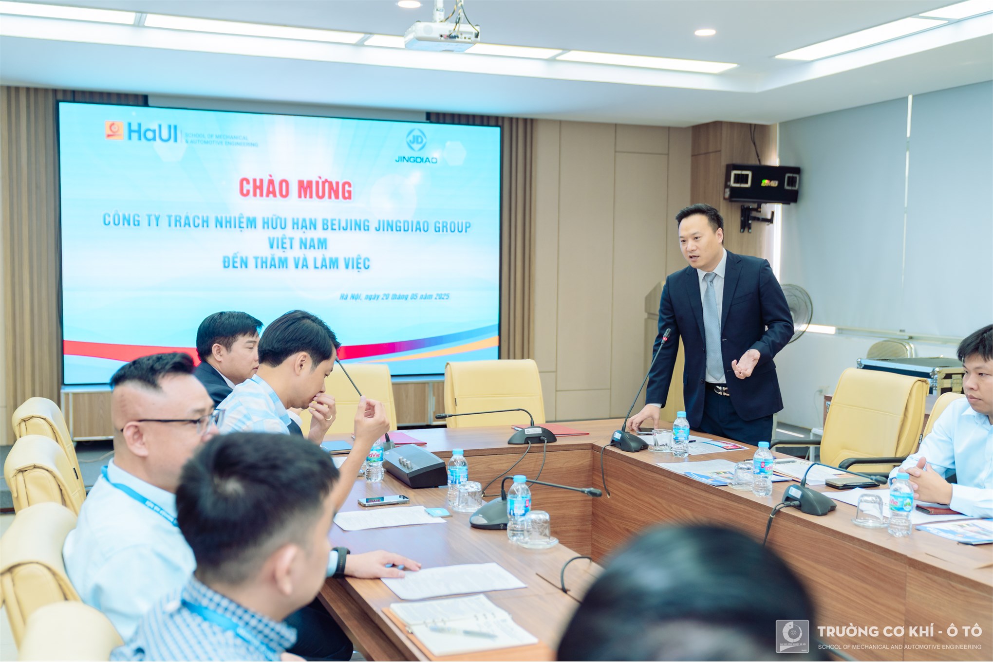 Trường Cơ khí – Ô tô ký biên bản thỏa thuận hợp tác với công ty TNHH Beijing Jingdiao Group Việt Nam