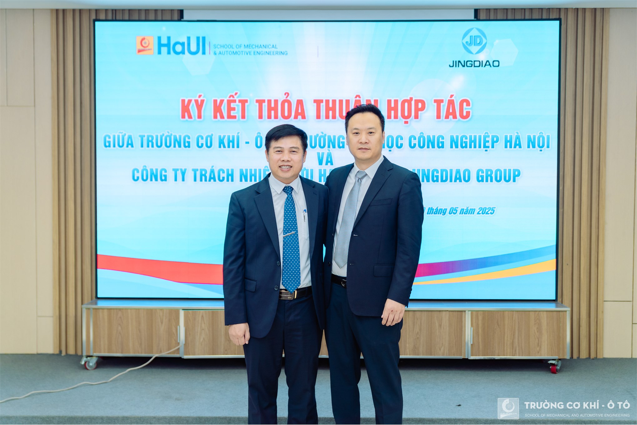 Trường Cơ khí – Ô tô ký biên bản thỏa thuận hợp tác với công ty TNHH Beijing Jingdiao Group Việt Nam