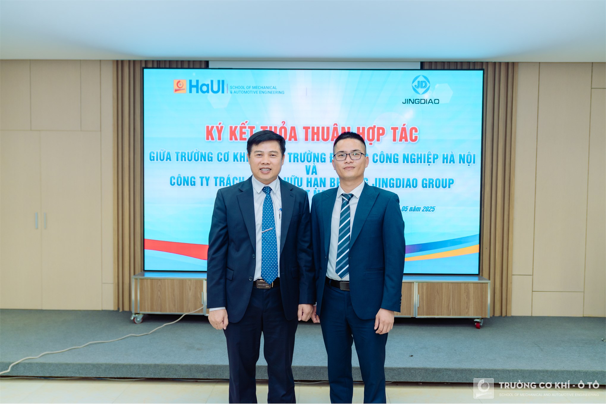 Trường Cơ khí – Ô tô ký biên bản thỏa thuận hợp tác với công ty TNHH Beijing Jingdiao Group Việt Nam