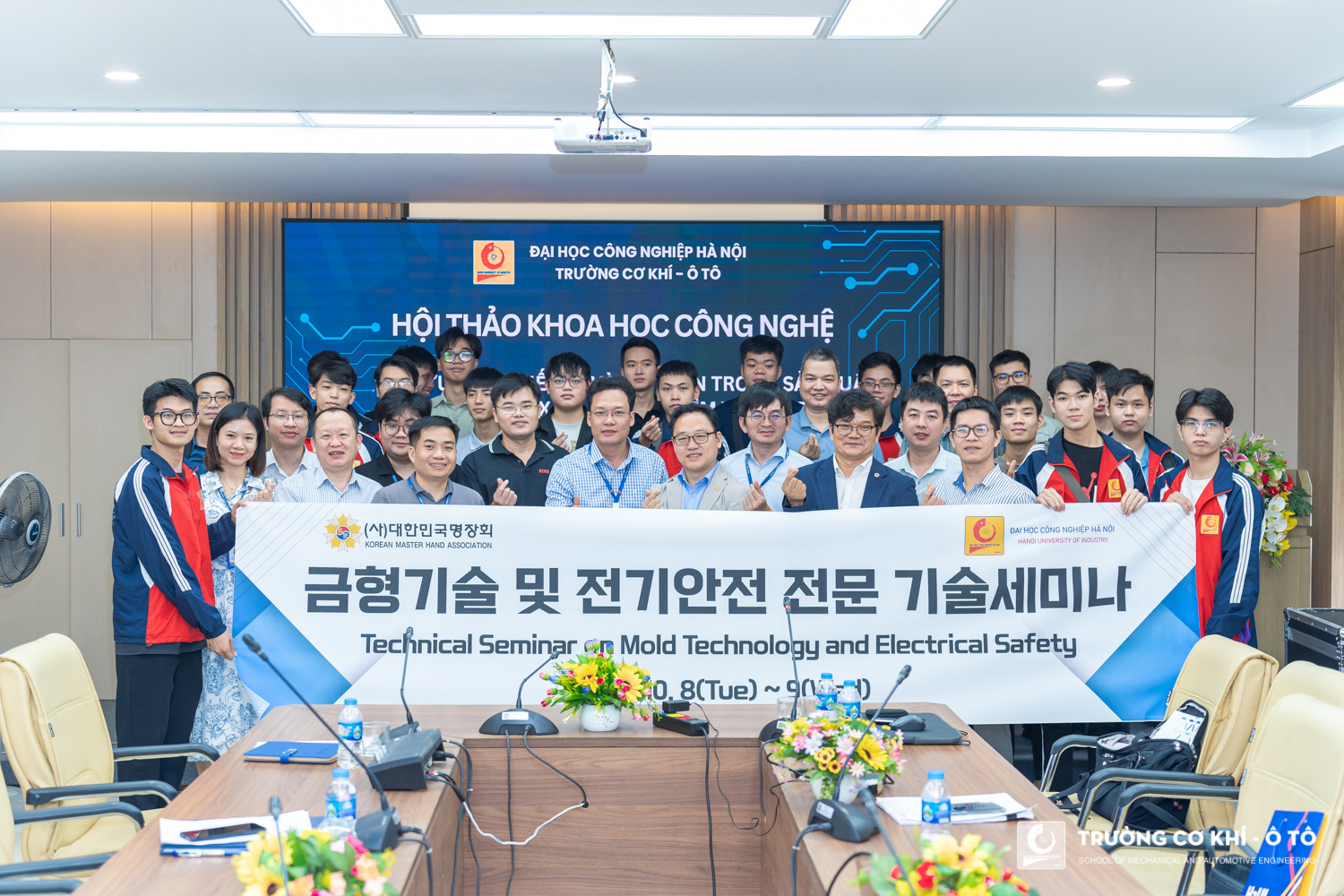 Expanded Career Opportunities with English-Taught Programs: Mechanical Engineering Technology and Automotive Engineering Technology at the School of Mechanical and Automotive Engineering, Hanoi University of Industry (HaUI).