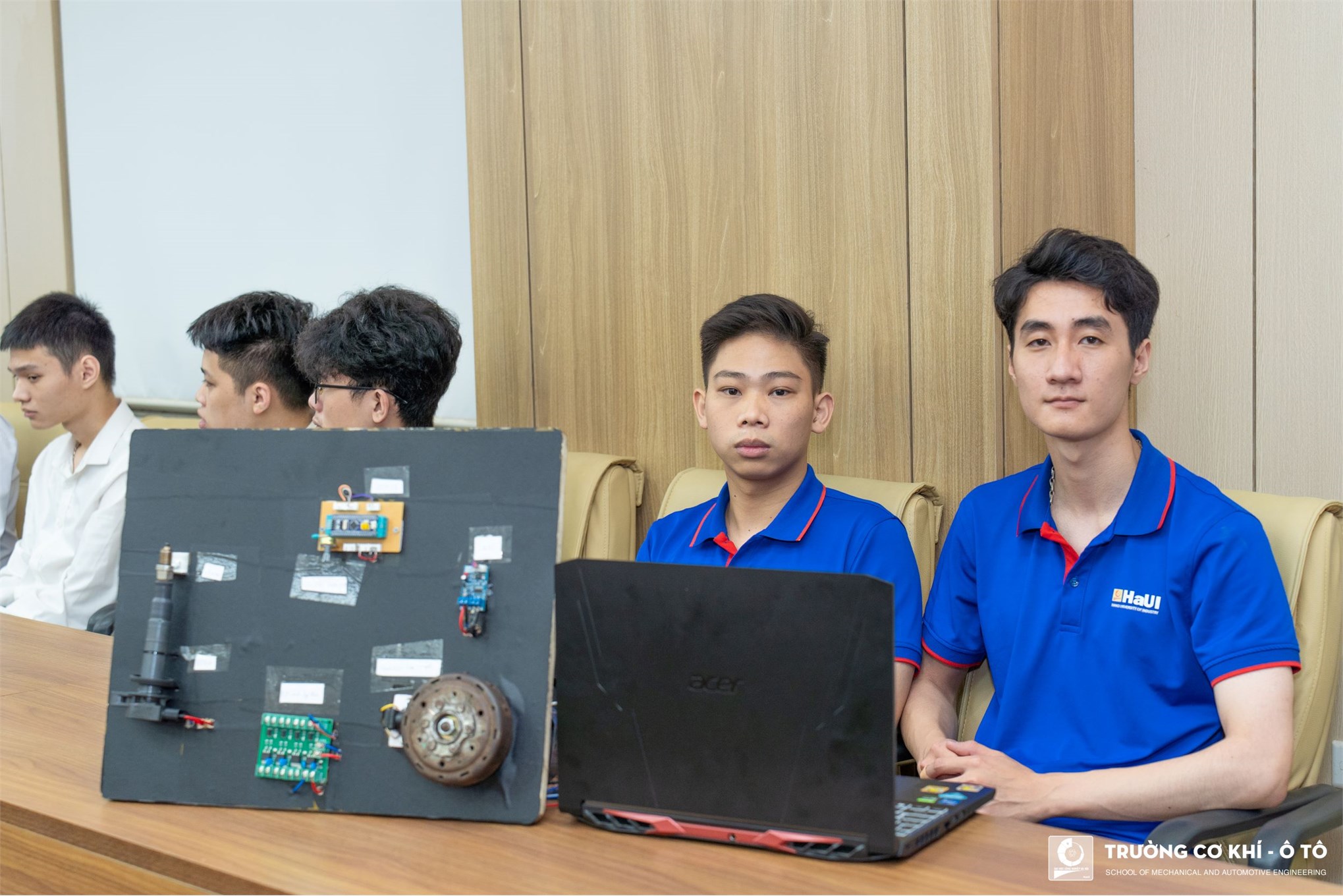 Nghiệm thu đề tài sinh viên nghiên cứu khoa học lĩnh vực Ô tô: sự sáng tạo và tiềm năng ứng dụng