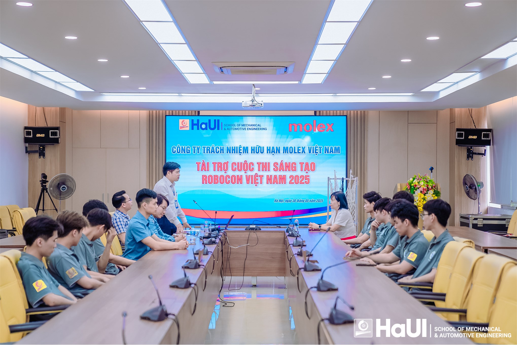 Molex Việt Nam và Vina Tech đồng hành cùng tài năng trẻ: Tài trợ đội Robocon Trường Cơ khí – Ô tô, HaUI