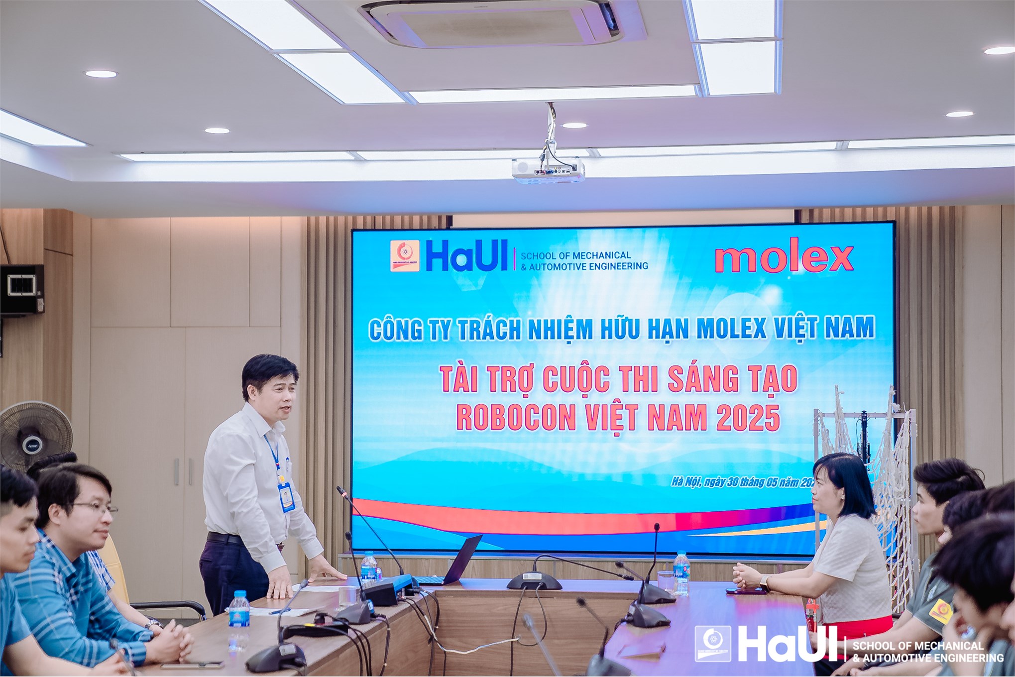 Molex Việt Nam và Vina Tech đồng hành cùng tài năng trẻ: Tài trợ đội Robocon Trường Cơ khí – Ô tô, HaUI