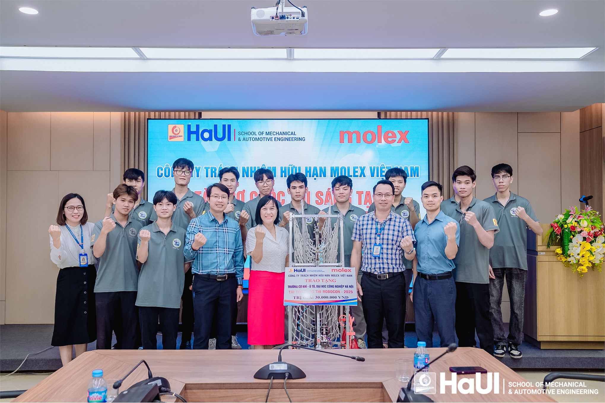 Molex Việt Nam và Vina Tech đồng hành cùng tài năng trẻ: Tài trợ đội Robocon Trường Cơ khí – Ô tô, HaUI