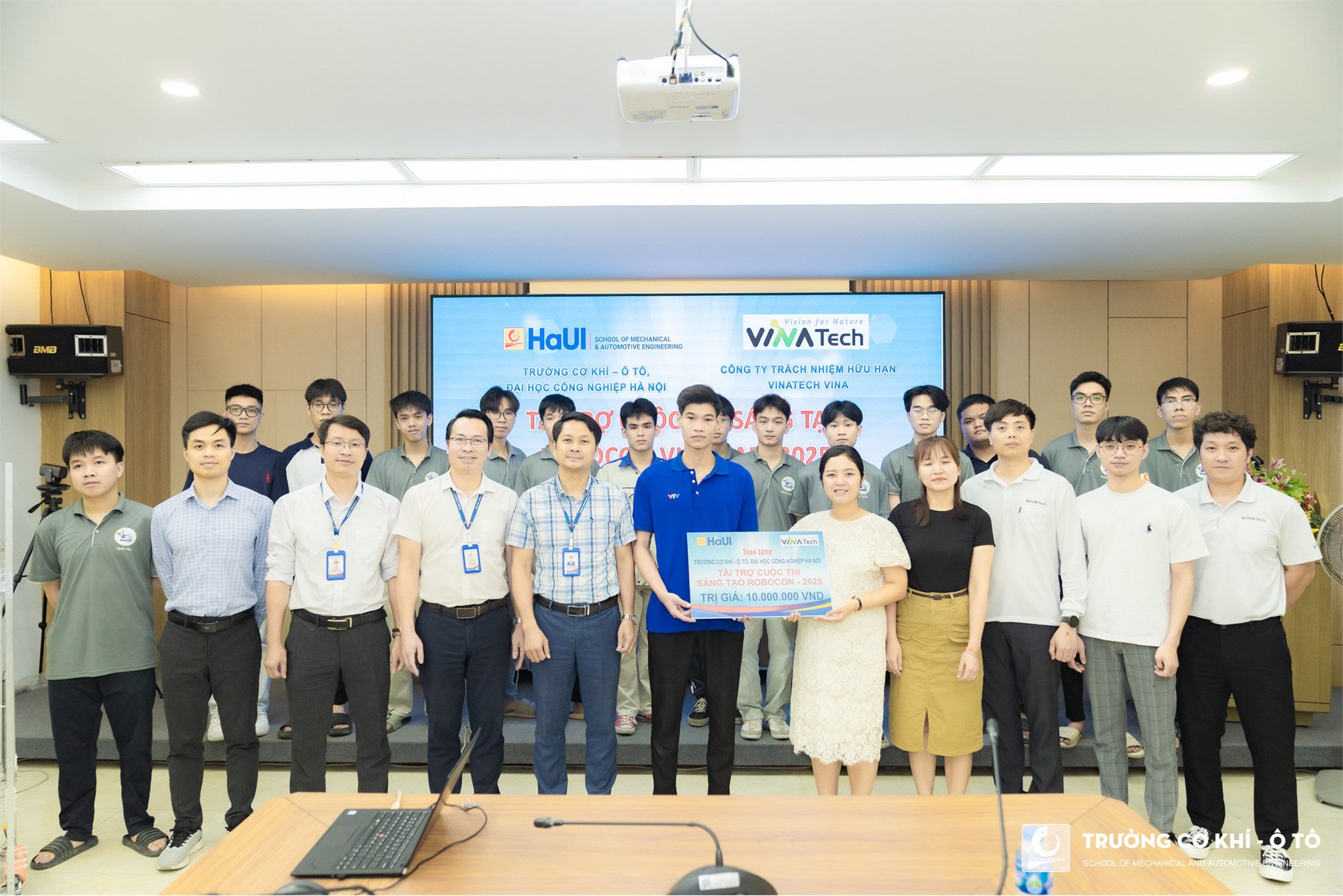 Molex Việt Nam và Vina Tech đồng hành cùng tài năng trẻ: Tài trợ đội Robocon Trường Cơ khí – Ô tô, HaUI