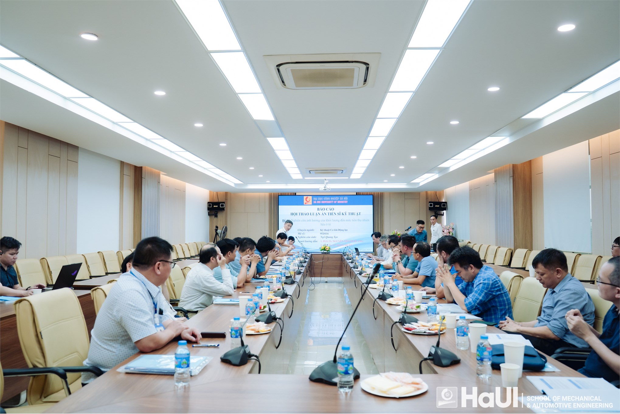 Hội thảo luận án tiến sĩ cho nghiên cứu sinh Ngô Quang Tạo chuyên ngành Kỹ thuật Cơ khí động lực, Trường Cơ khí - Ô tô