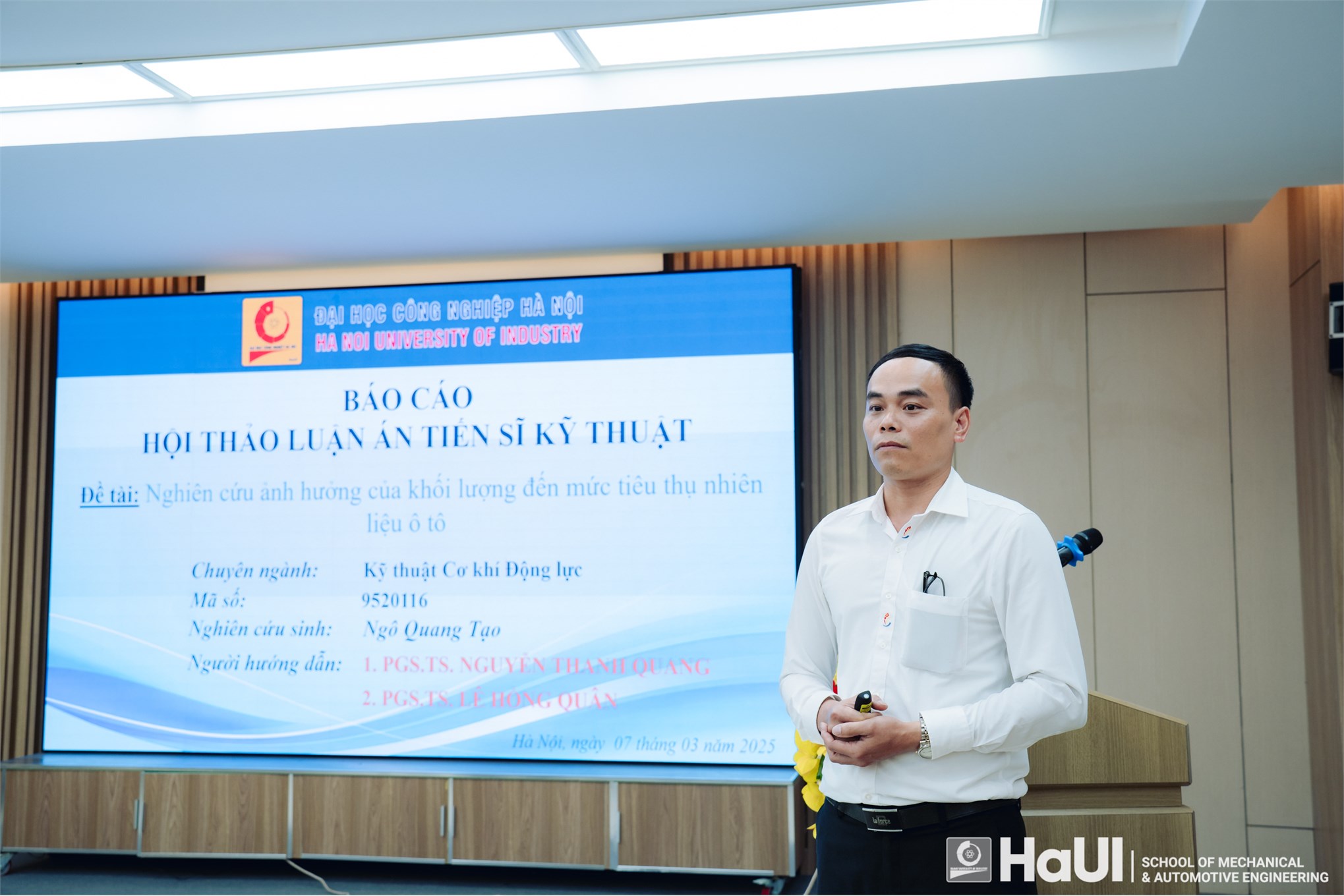 Hội thảo luận án tiến sĩ cho nghiên cứu sinh Ngô Quang Tạo chuyên ngành Kỹ thuật Cơ khí động lực, Trường Cơ khí - Ô tô