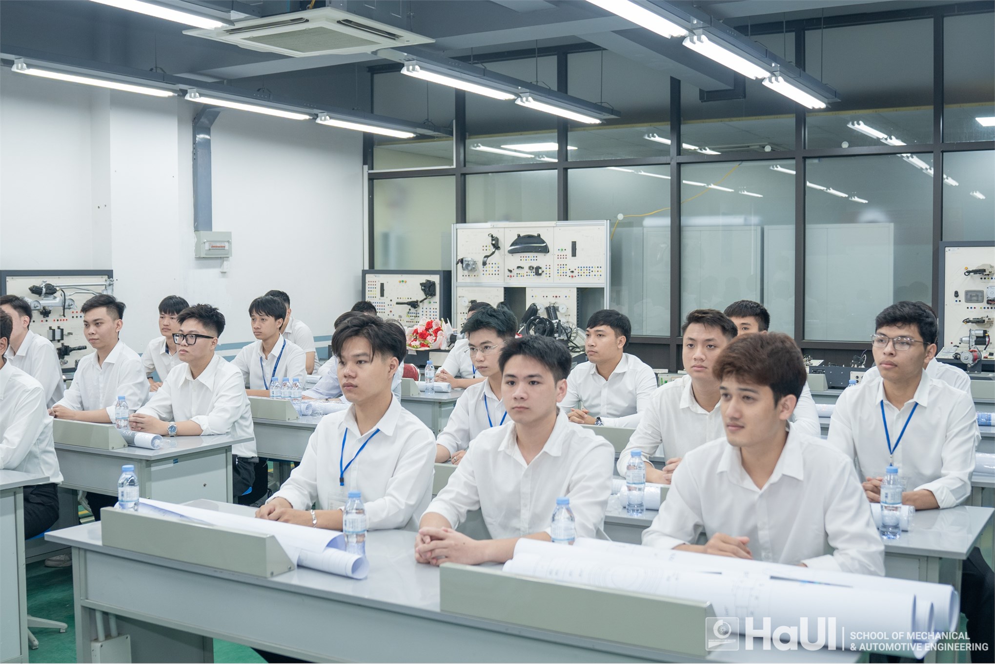 Lễ bảo vệ đồ án tốt nghiệp đại học K16 Trường Cơ khí – Ô tô: Khẳng định bản lĩnh, vững bước vào tương lai