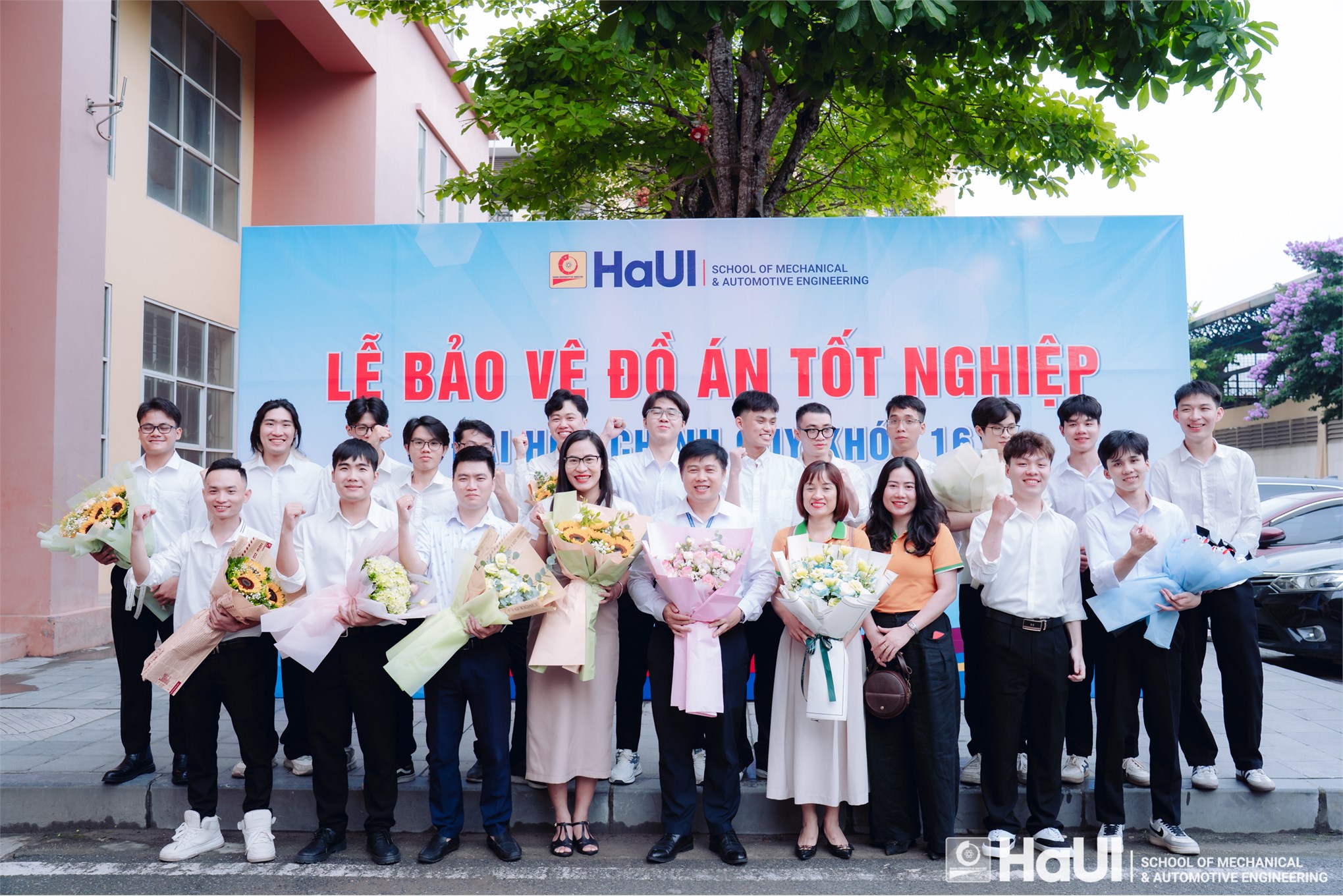 Lễ bảo vệ đồ án tốt nghiệp đại học K16 Trường Cơ khí – Ô tô: Khẳng định bản lĩnh, vững bước vào tương lai