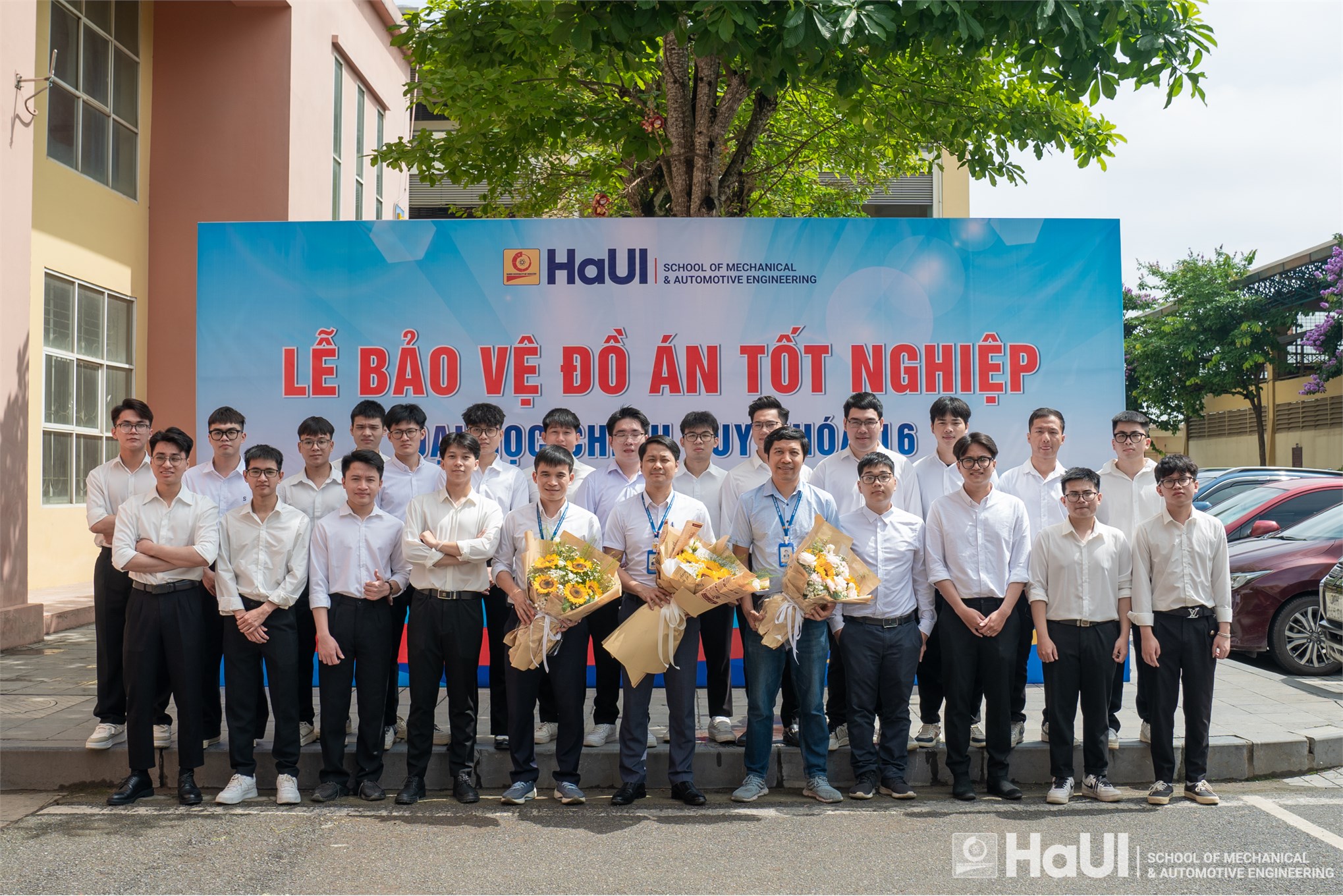 Lễ bảo vệ đồ án tốt nghiệp đại học K16 Trường Cơ khí – Ô tô: Khẳng định bản lĩnh, vững bước vào tương lai