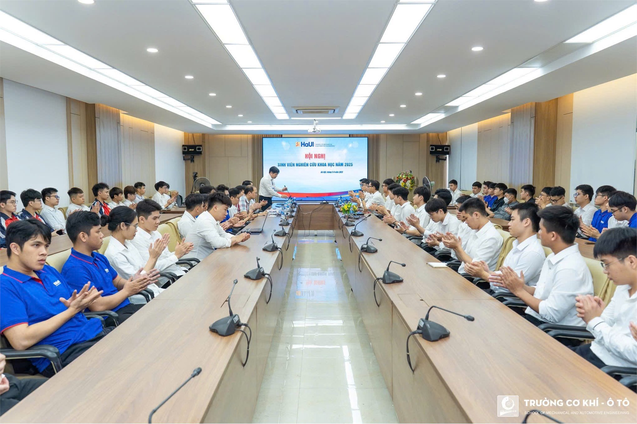 Nghiệm thu đề tài nghiên cứu khoa học sinh viên Trường Cơ khí - Ô tô: Sự sáng tạo và tiềm năng ứng dụng thực tế Hội nghị sinh viên nghiên cứu