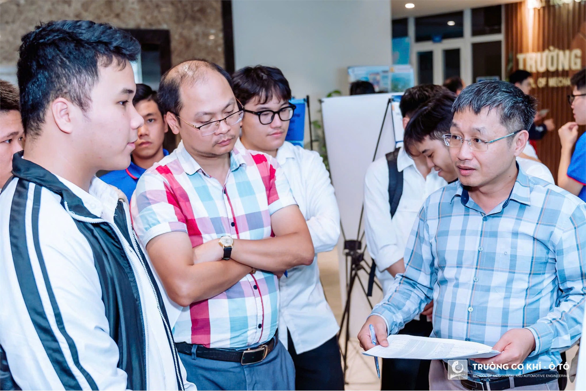 Nghiệm thu đề tài nghiên cứu khoa học sinh viên Trường Cơ khí - Ô tô: Sự sáng tạo và tiềm năng ứng dụng thực tế Hội nghị sinh viên nghiên cứu