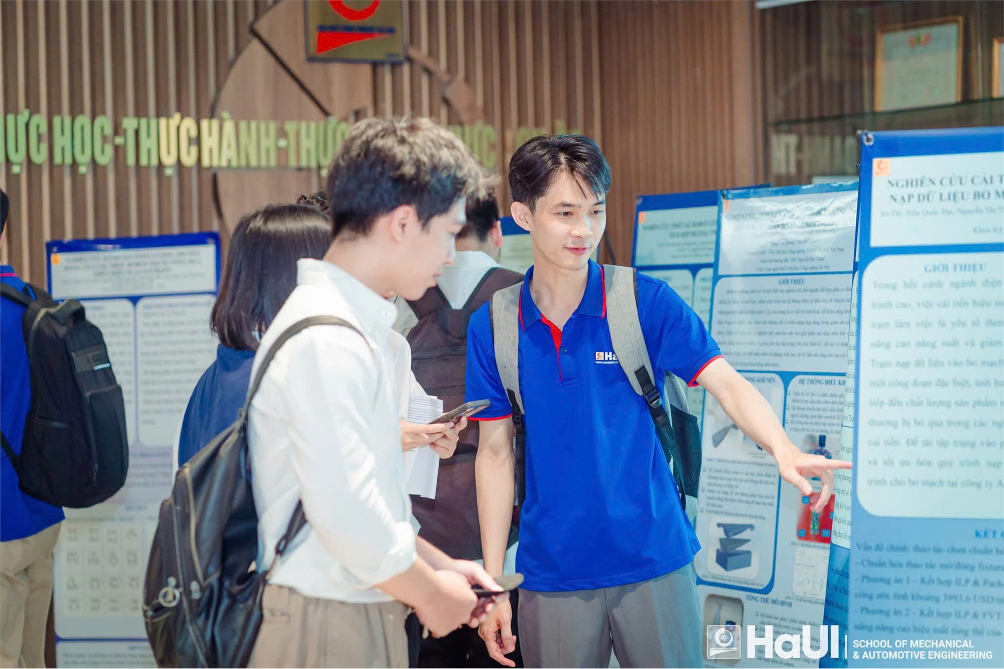 Nghiệm thu đề tài nghiên cứu khoa học sinh viên Trường Cơ khí - Ô tô: Sự sáng tạo và tiềm năng ứng dụng thực tế Hội nghị sinh viên nghiên cứu
