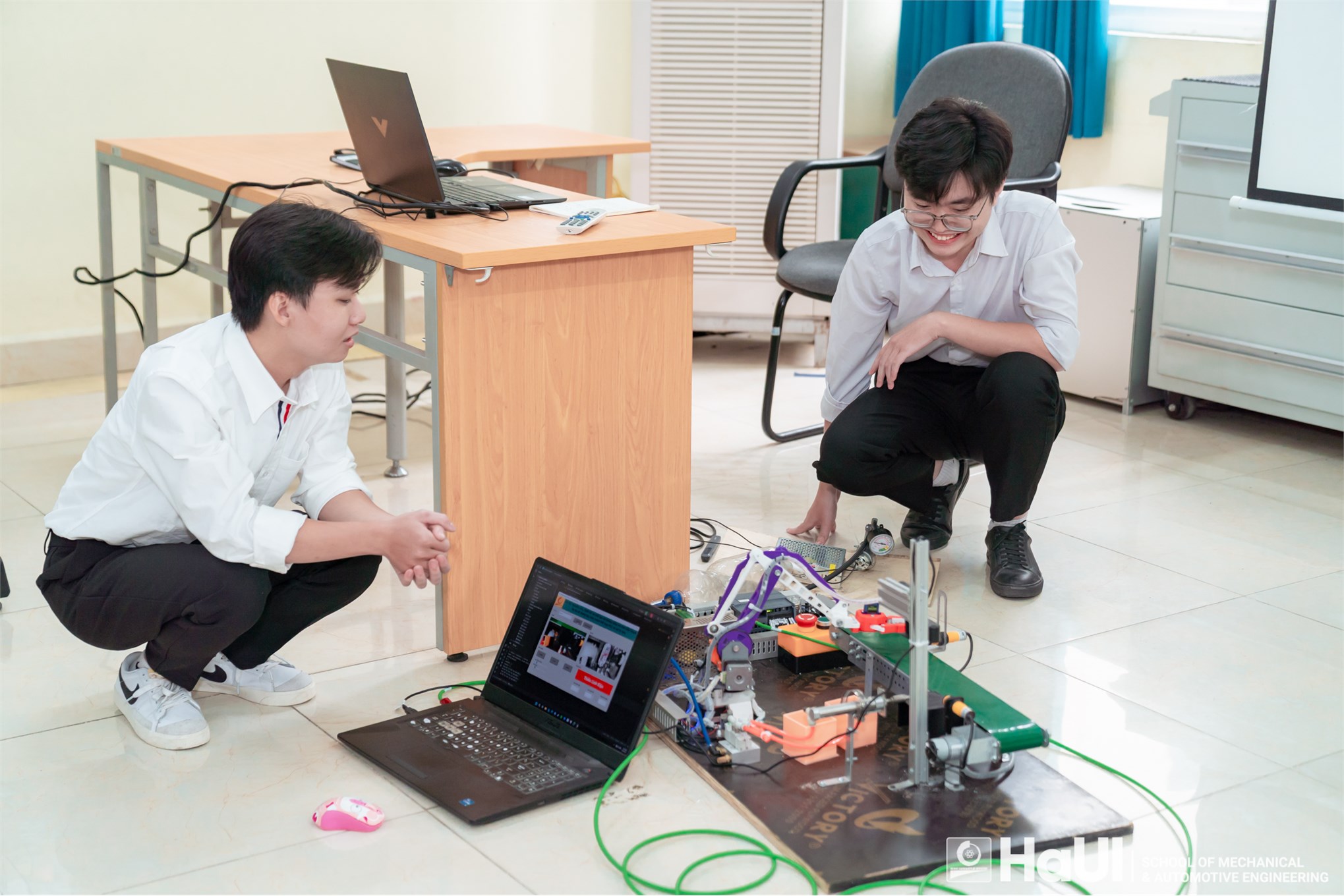 Lễ bảo vệ đồ án tốt nghiệp đại học K16 Trường Cơ khí – Ô tô: Khẳng định bản lĩnh, vững bước vào tương lai