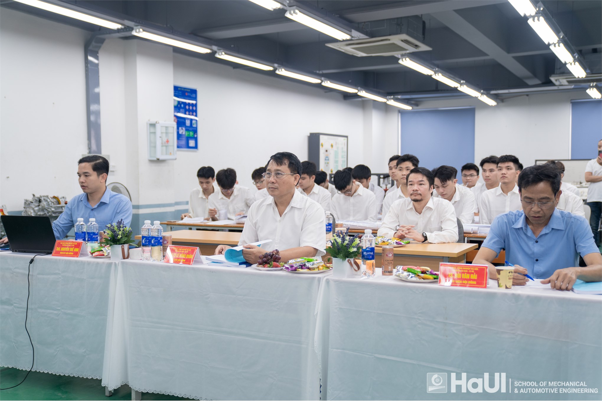 Lễ bảo vệ đồ án tốt nghiệp đại học K16 Trường Cơ khí – Ô tô: Khẳng định bản lĩnh, vững bước vào tương lai