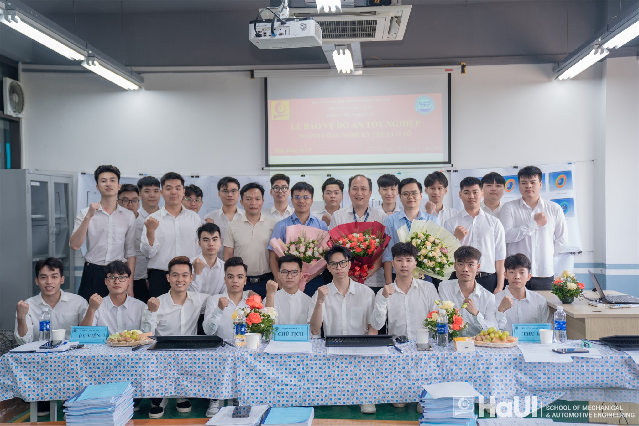 Lễ bảo vệ đồ án tốt nghiệp đại học K16 Trường Cơ khí – Ô tô: Khẳng định bản lĩnh, vững bước vào tương lai
