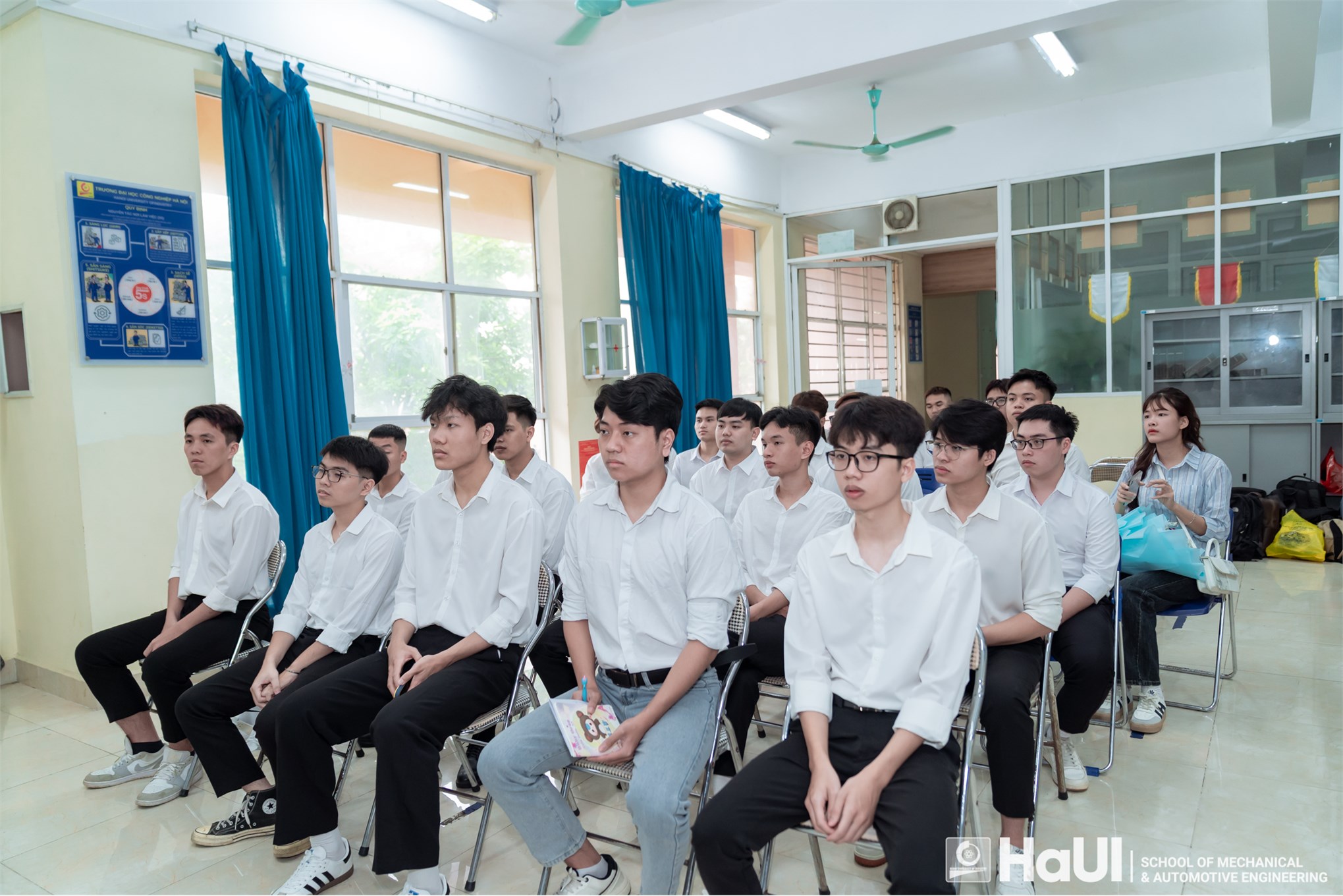 Lễ bảo vệ đồ án tốt nghiệp đại học K16 Trường Cơ khí – Ô tô: Khẳng định bản lĩnh, vững bước vào tương lai