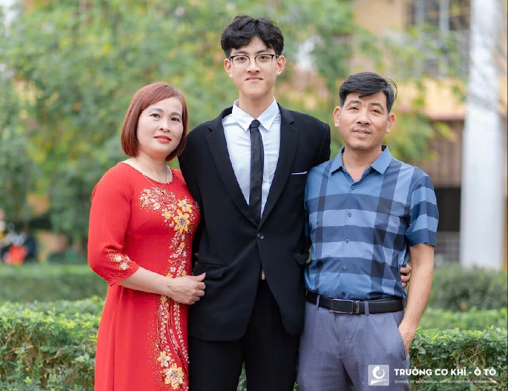 Thủ khoa đầu vào ngành Công nghệ kỹ thuật Ô tô với phương châm học tập “Hổng chỗ nào, quyết tâm lấp đầy chỗ đó”