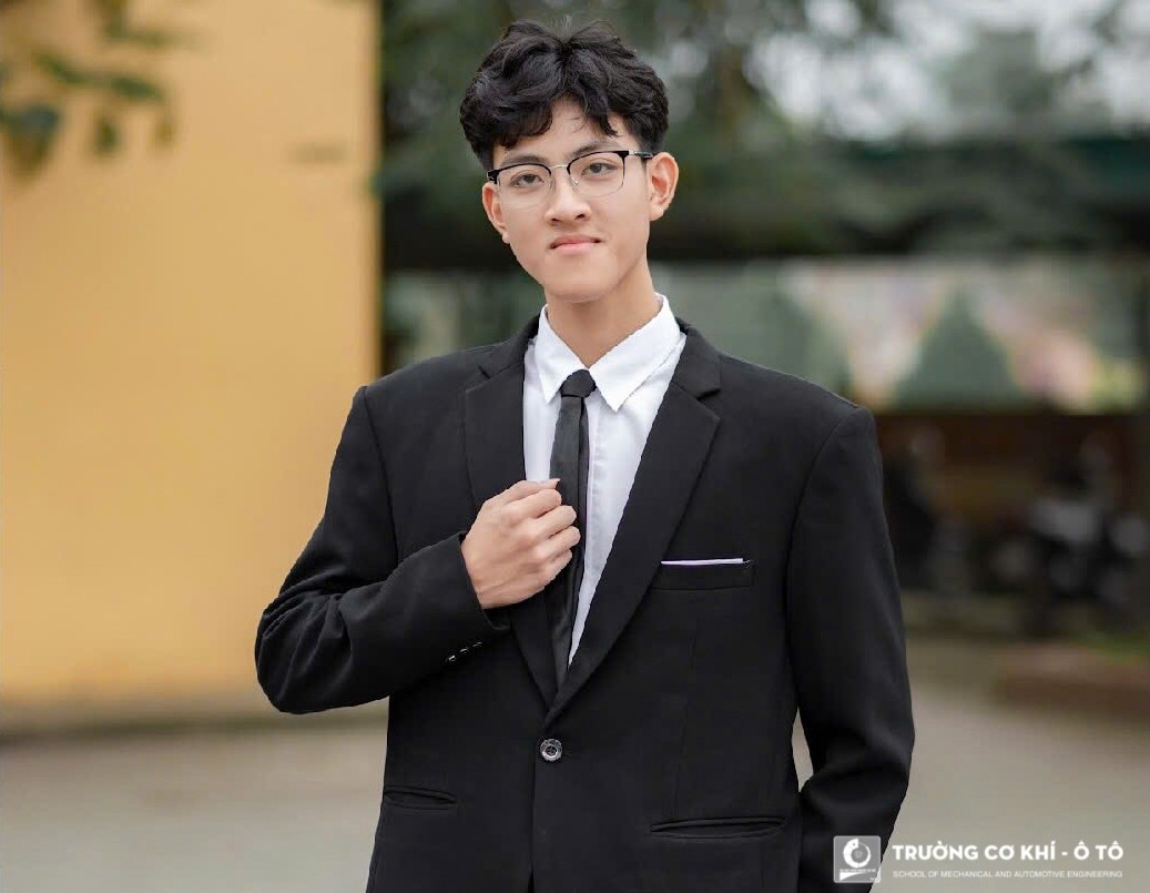 Thủ khoa đầu vào ngành Công nghệ kỹ thuật Ô tô với phương châm học tập “Hổng chỗ nào, quyết tâm lấp đầy chỗ đó”