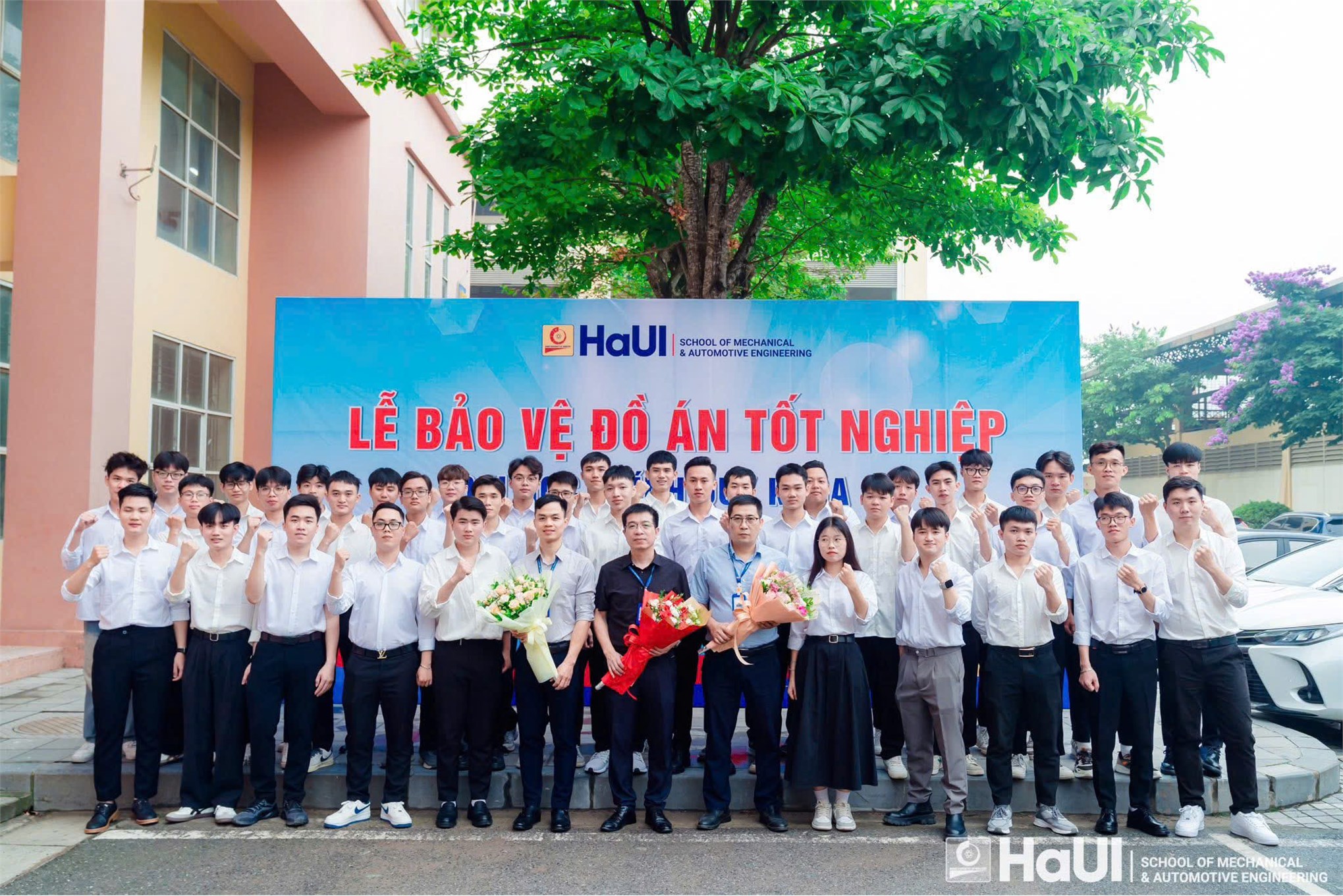Defense ceremony of graduation project for K16 students of the School of Mechanical and Automotive Engineering: Affirming the courage, firmly stepping into the future
