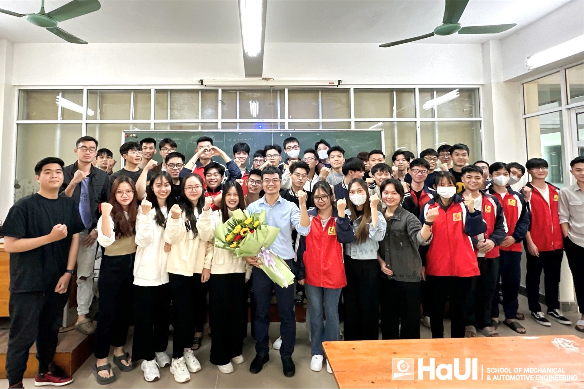 TS. Dương Văn Thiết, giảng viên nhiệt huyết truyền lửa đam mê công nghệ bán dẫn
