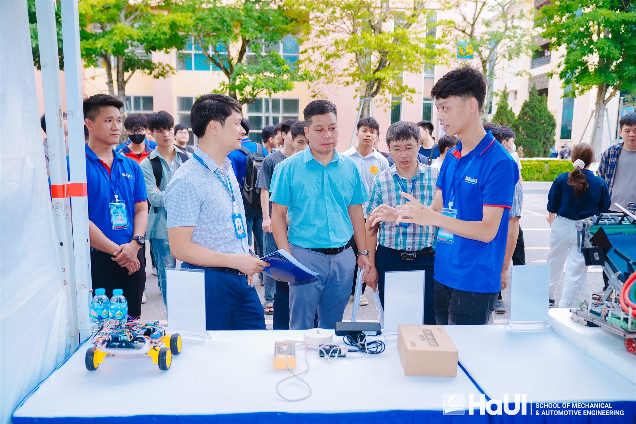 Sôi động tranh tài với chủ đề “Robot mini” và trưng bày các sản phẩm khoa học công nghệ tại Ngày hội kỹ thuật 2025