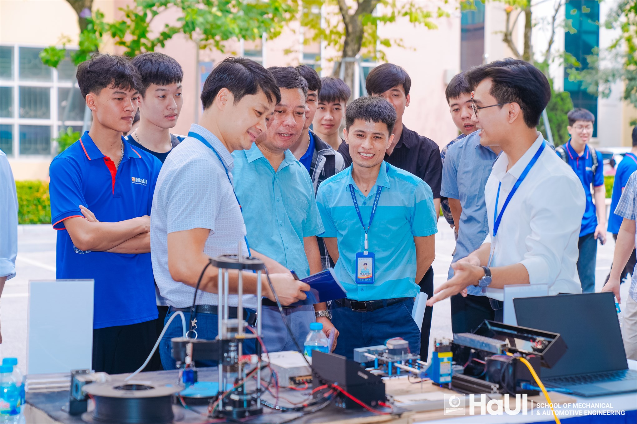 Sôi động tranh tài với chủ đề “Robot mini” và trưng bày các sản phẩm khoa học công nghệ tại Ngày hội kỹ thuật 2025