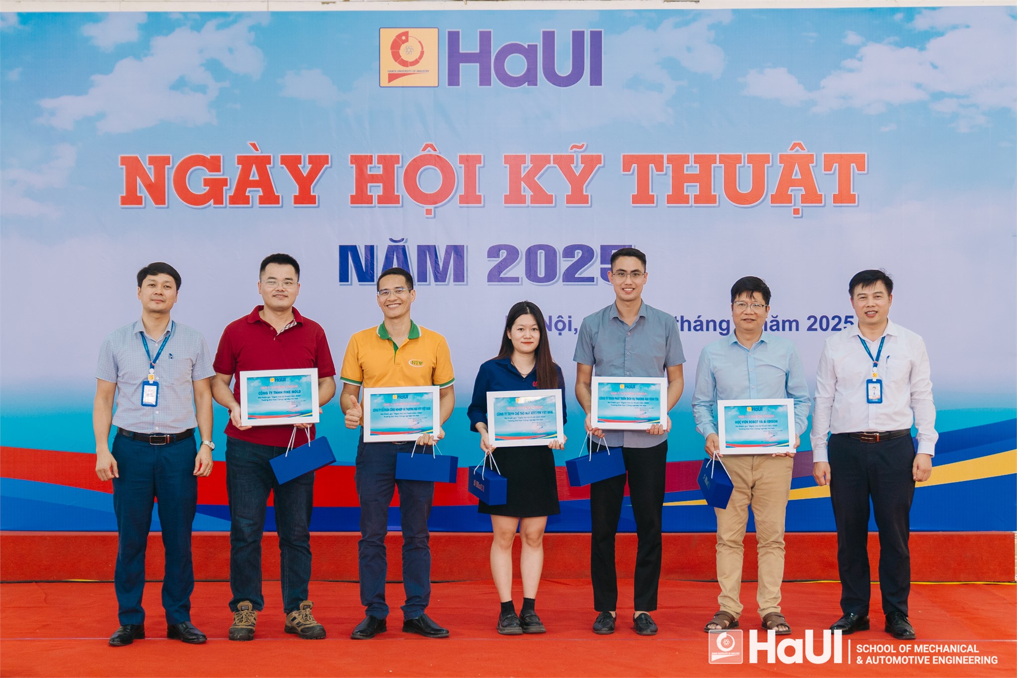 Sôi động tranh tài với chủ đề “Robot mini” và trưng bày các sản phẩm khoa học công nghệ tại Ngày hội kỹ thuật 2025