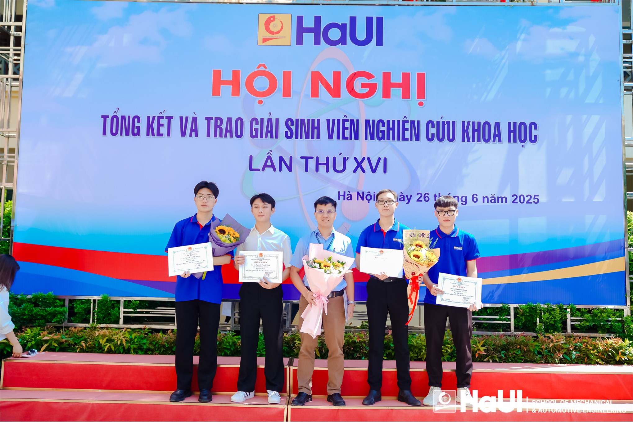 Tôn vinh thành tựu, ươm mầm sáng tạo tại hội nghị tổng kết và trao giải sinh viên nghiên cứu khoa học lần thứ XVI