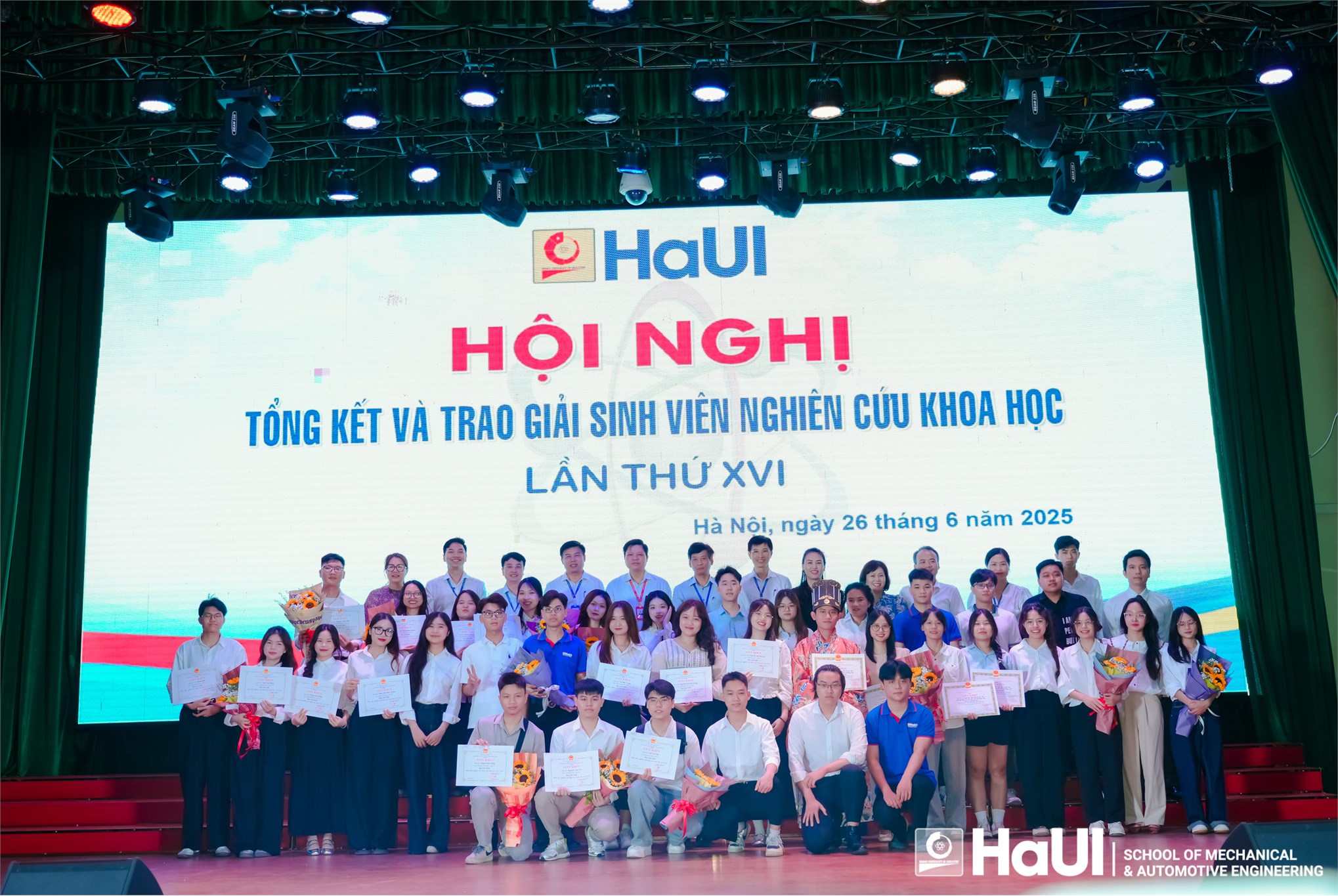 Tôn vinh thành tựu, ươm mầm sáng tạo tại hội nghị tổng kết và trao giải sinh viên nghiên cứu khoa học lần thứ XVI