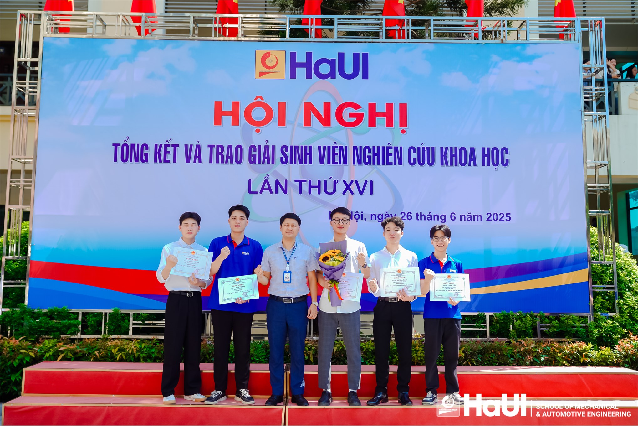 Tôn vinh thành tựu, ươm mầm sáng tạo tại hội nghị tổng kết và trao giải sinh viên nghiên cứu khoa học lần thứ XVI