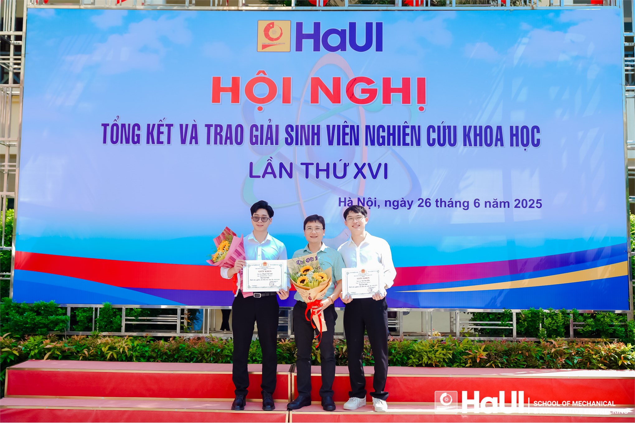 Tôn vinh thành tựu, ươm mầm sáng tạo tại hội nghị tổng kết và trao giải sinh viên nghiên cứu khoa học lần thứ XVI