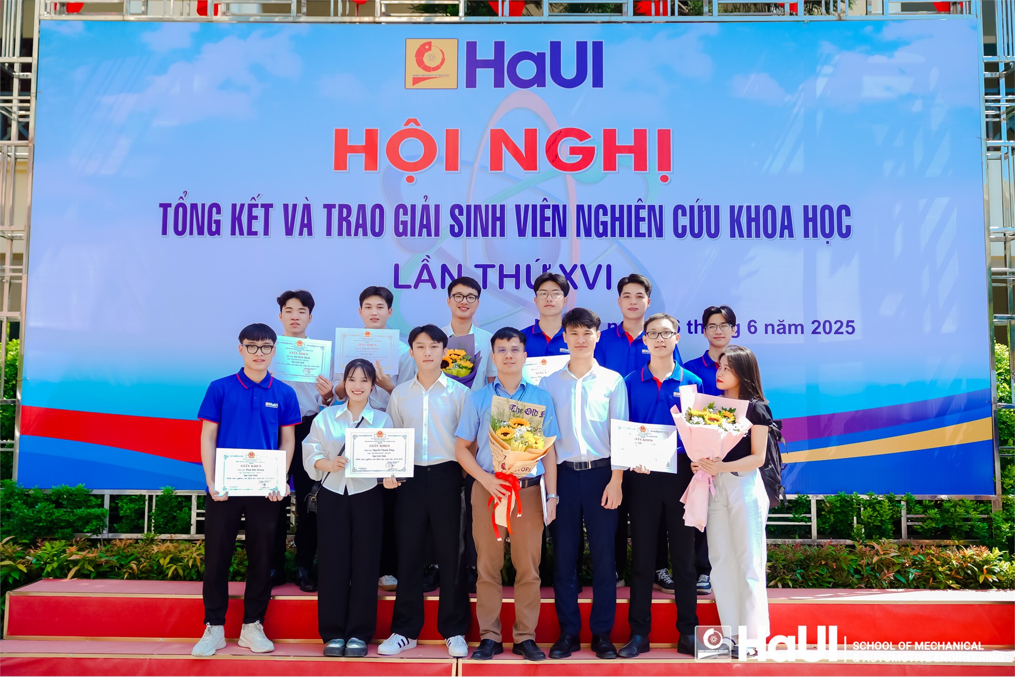 Tôn vinh thành tựu, ươm mầm sáng tạo tại hội nghị tổng kết và trao giải sinh viên nghiên cứu khoa học lần thứ XVI