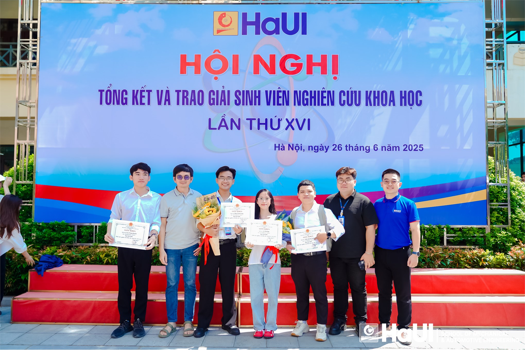 Tôn vinh thành tựu, ươm mầm sáng tạo tại hội nghị tổng kết và trao giải sinh viên nghiên cứu khoa học lần thứ XVI