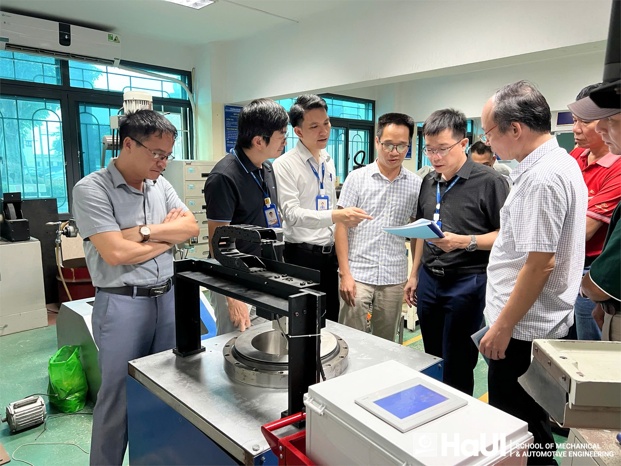 Nghiệm thu cấp đơn vị đề tài nghiên cứu khoa học “Nghiên cứu, thiết kế và chế tạo thiết bị đánh bóng từ tính sử dụng nam châm điện có hỗ trợ siêu âm phục vụ cho nghiên cứu và đào tạo”