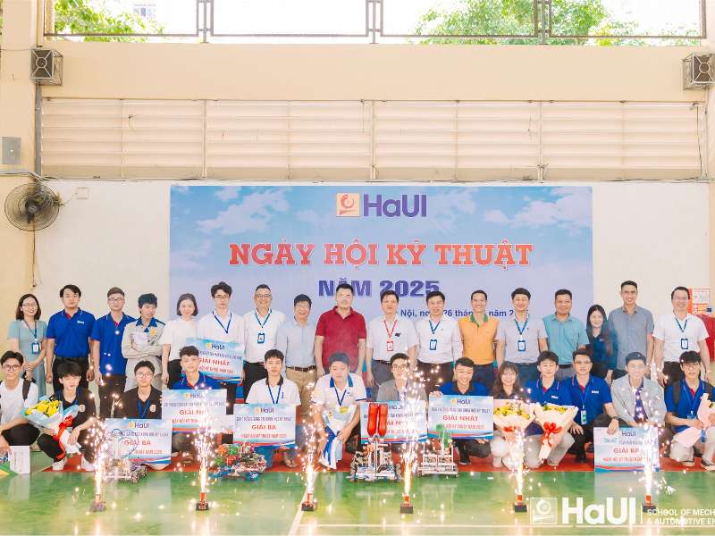 "Mini Robot" Competition and display of science and technology products at Engineering Festival 2025